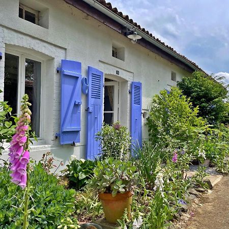 Champs Chevrier Villa Mezieres-sur-Issoire Exterior photo